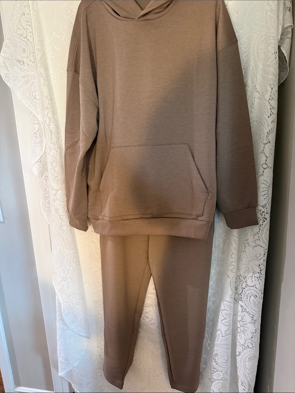 Zenana 2-piece joggers set in Taupe